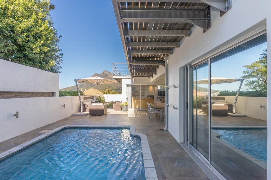 To Let 4 Bedroom Property for Rent in Tamboerskloof Western Cape